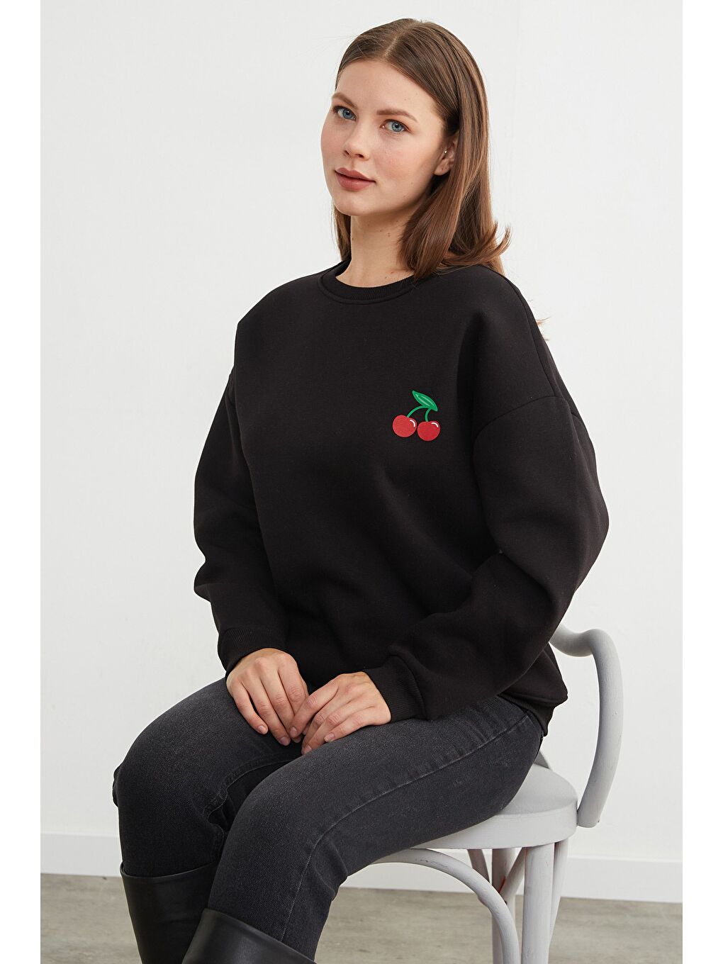 Siyah 3 İplik Kiraz Baskılı Oversize Sweatshirt