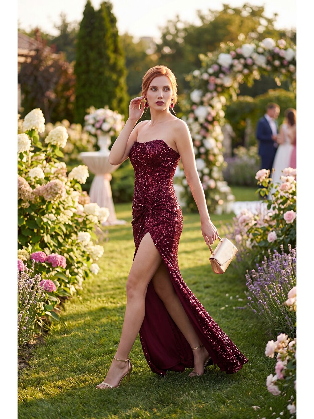 Kadın Bordo Straplez Yaka Yırtmaçlı Uzun Pul Payet Abiye Elbise-4
