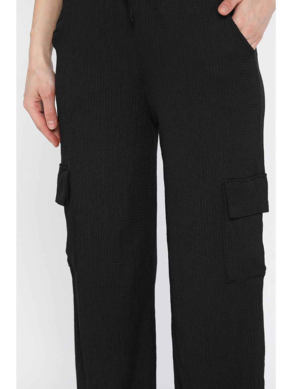 Siyah Kadın Bel Lastikli Bol Paça Kargo Cep Pantolon-3