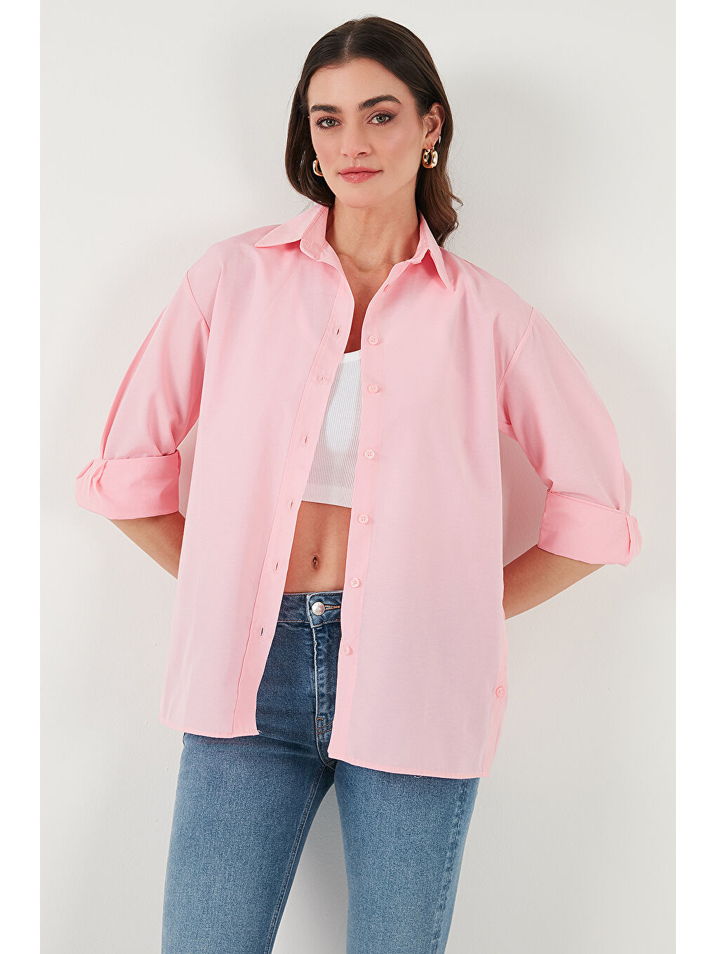 Pembe Pamuklu Regular Fit İliklenebilen Yırtmaç Detaylı Kadın Gömlek 6772920-1