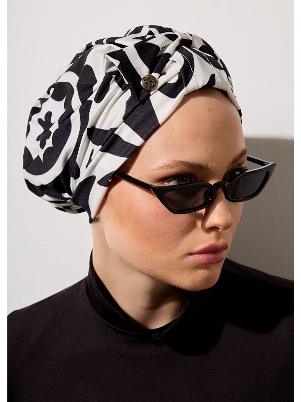 Siyah Fiyonklu Asil Bone