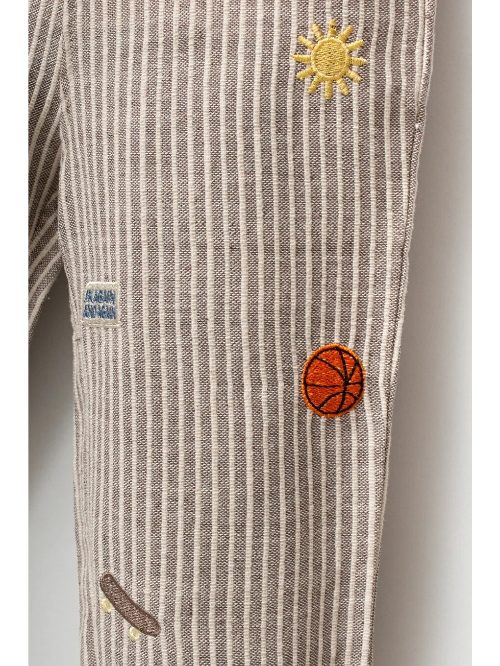 Kahverengi Erkek Çocuk Şişme Yelekli Basketbol Baskılı Sweatshirt Ve Çizgili Pantolon 3’lü Takım 9107-2