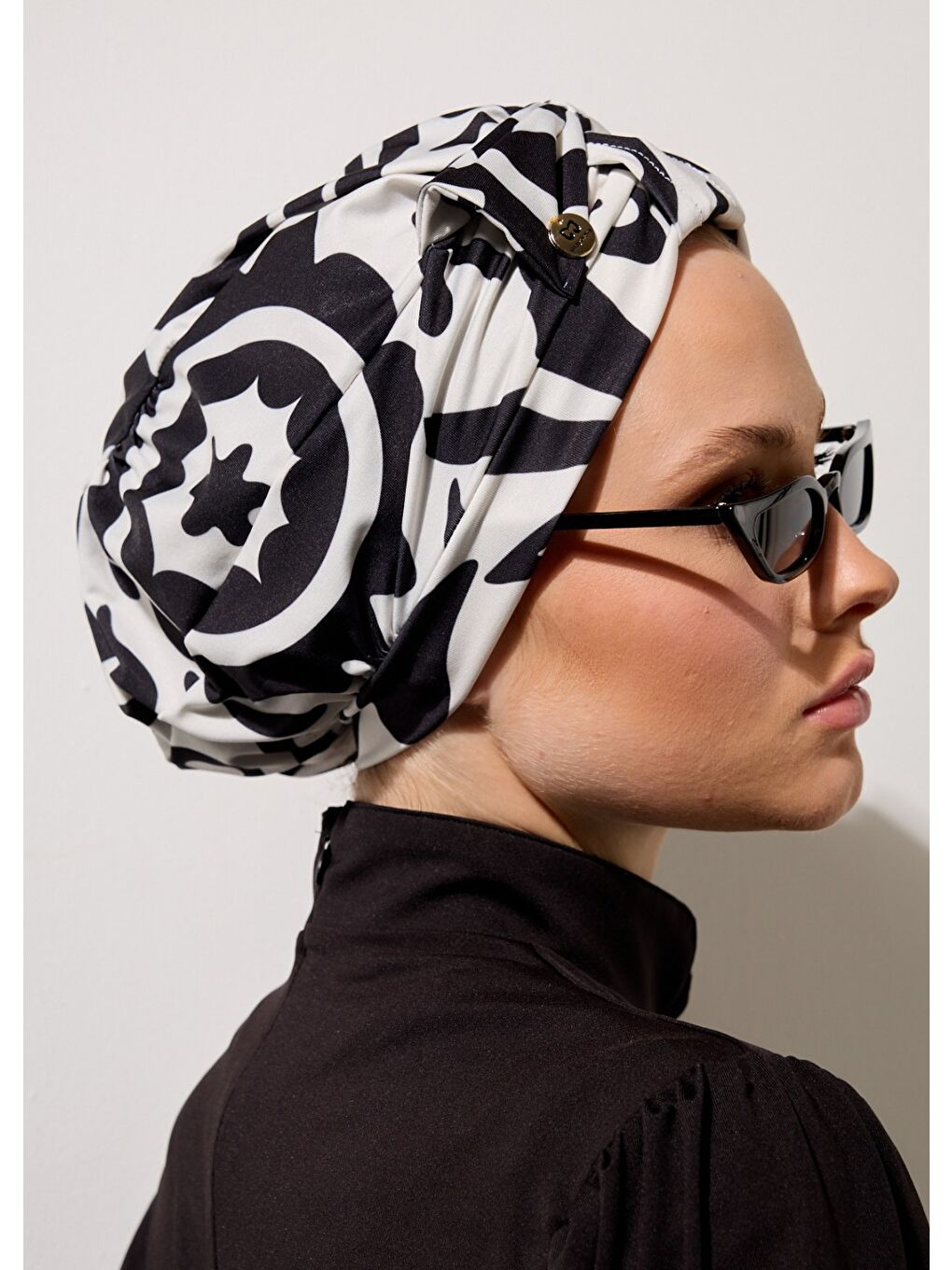 Siyah Fiyonklu Asil Bone-1