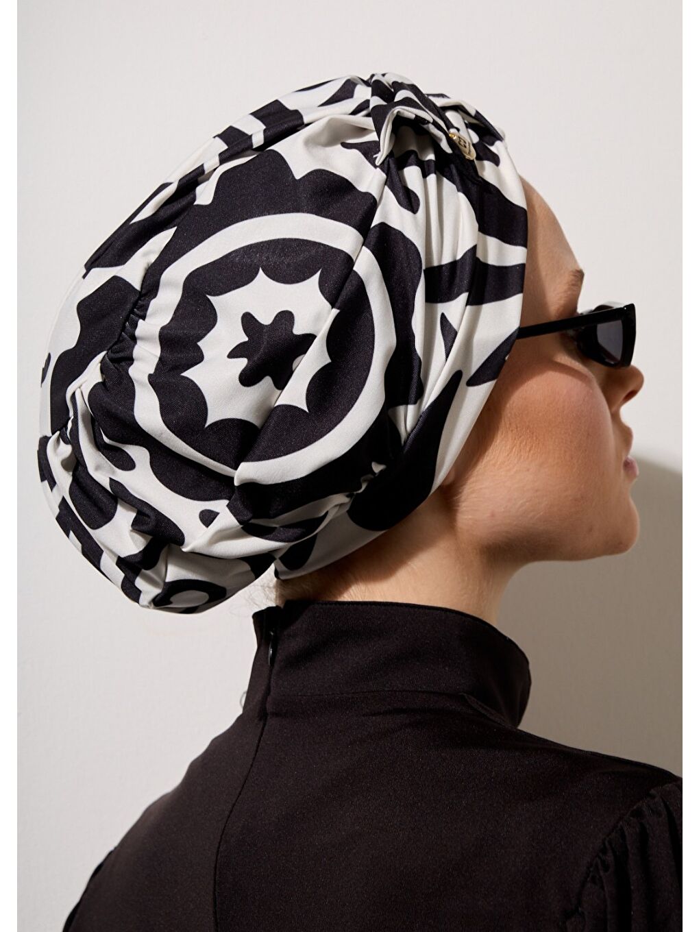 Siyah Fiyonklu Asil Bone-2