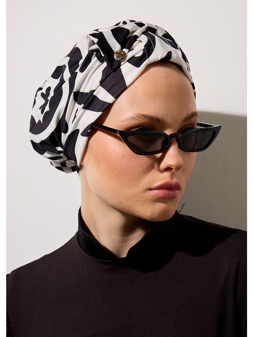 Siyah Fiyonklu Asil Bone-3