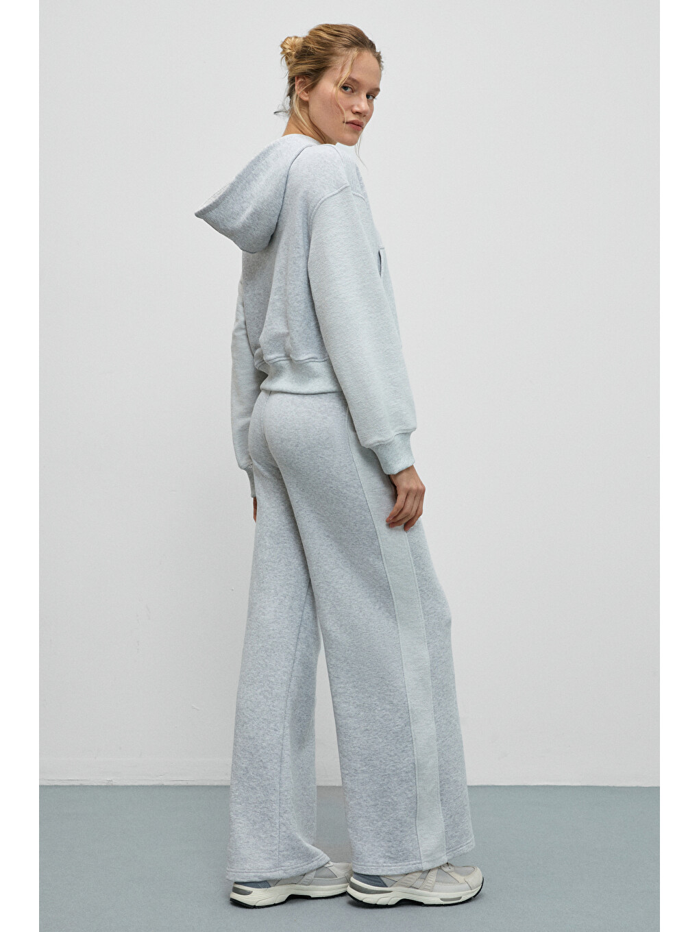 Tansy Kadın Kolları Kumaşın Tersinden Yapılmış Kapüşonlu Relaxed Fit Gri Melanj Sweatshirt-4