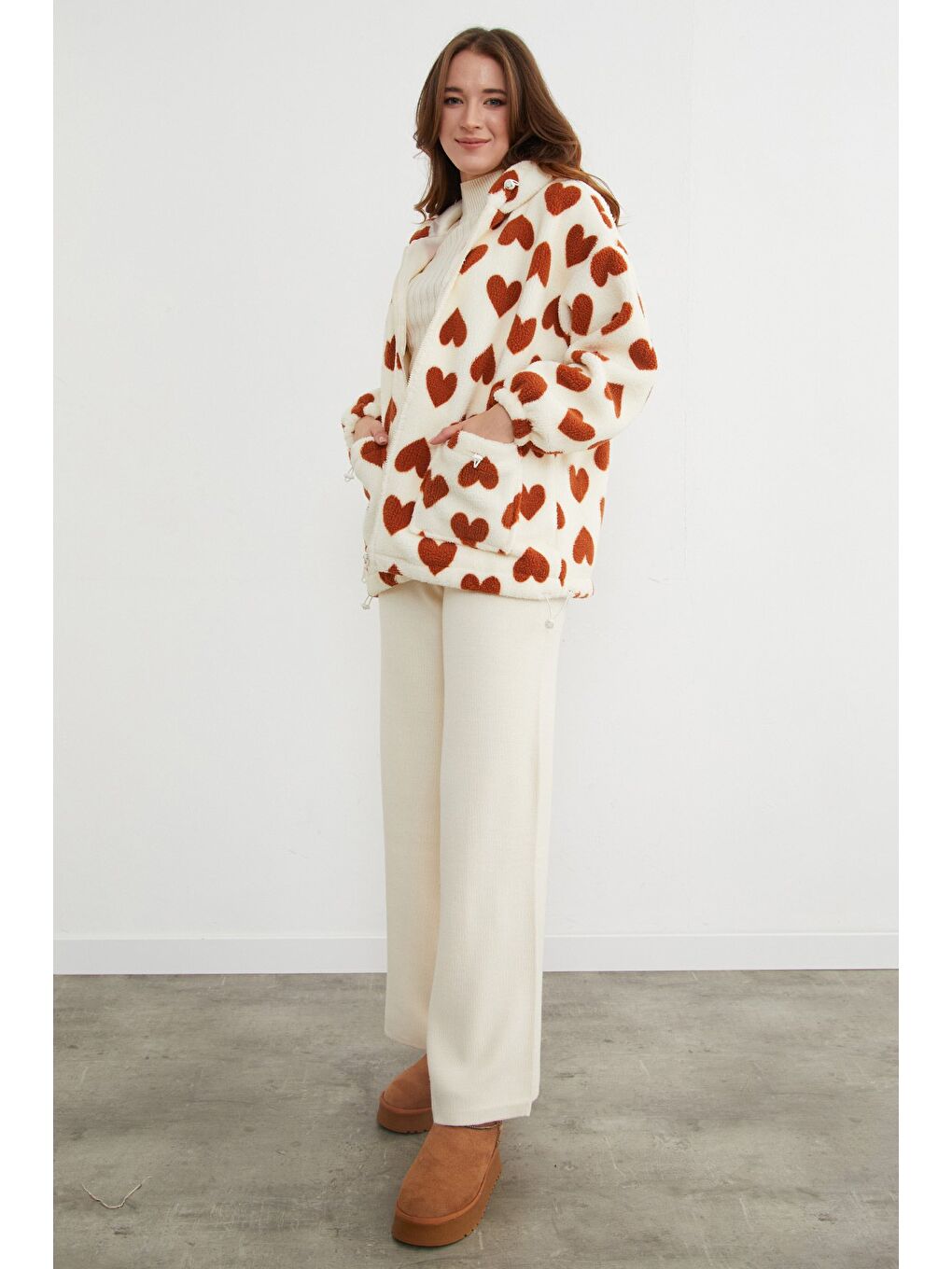 Kahverengi Kalp Desenli Pelüş Mont-2