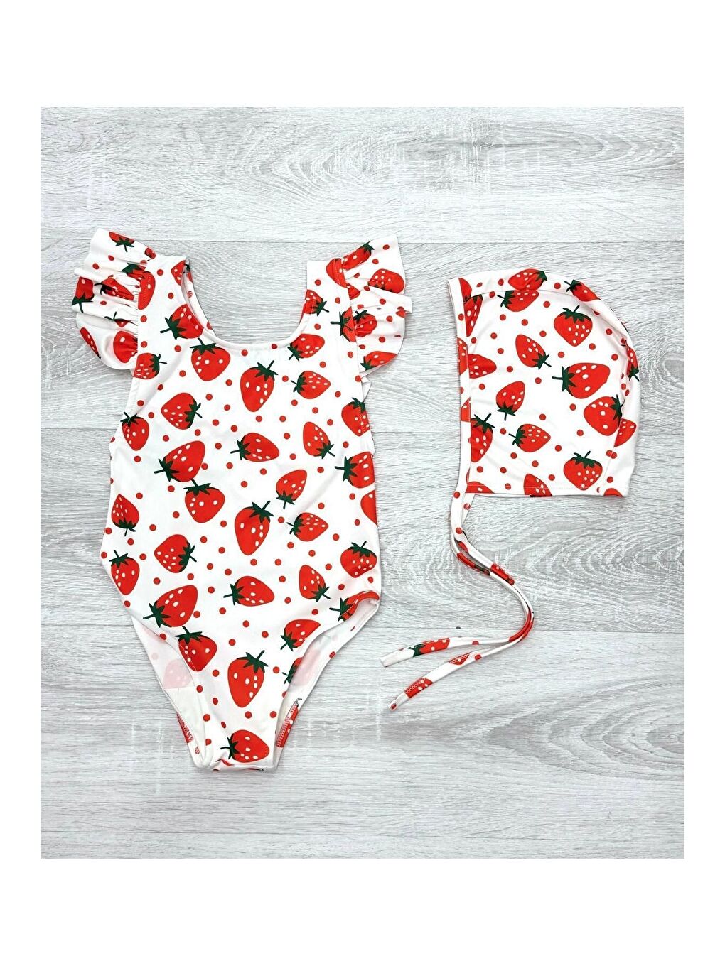 Kırmızı Sırttan Çapraz Fırfır Detaylı Boneli Kız Çocuk Mayo