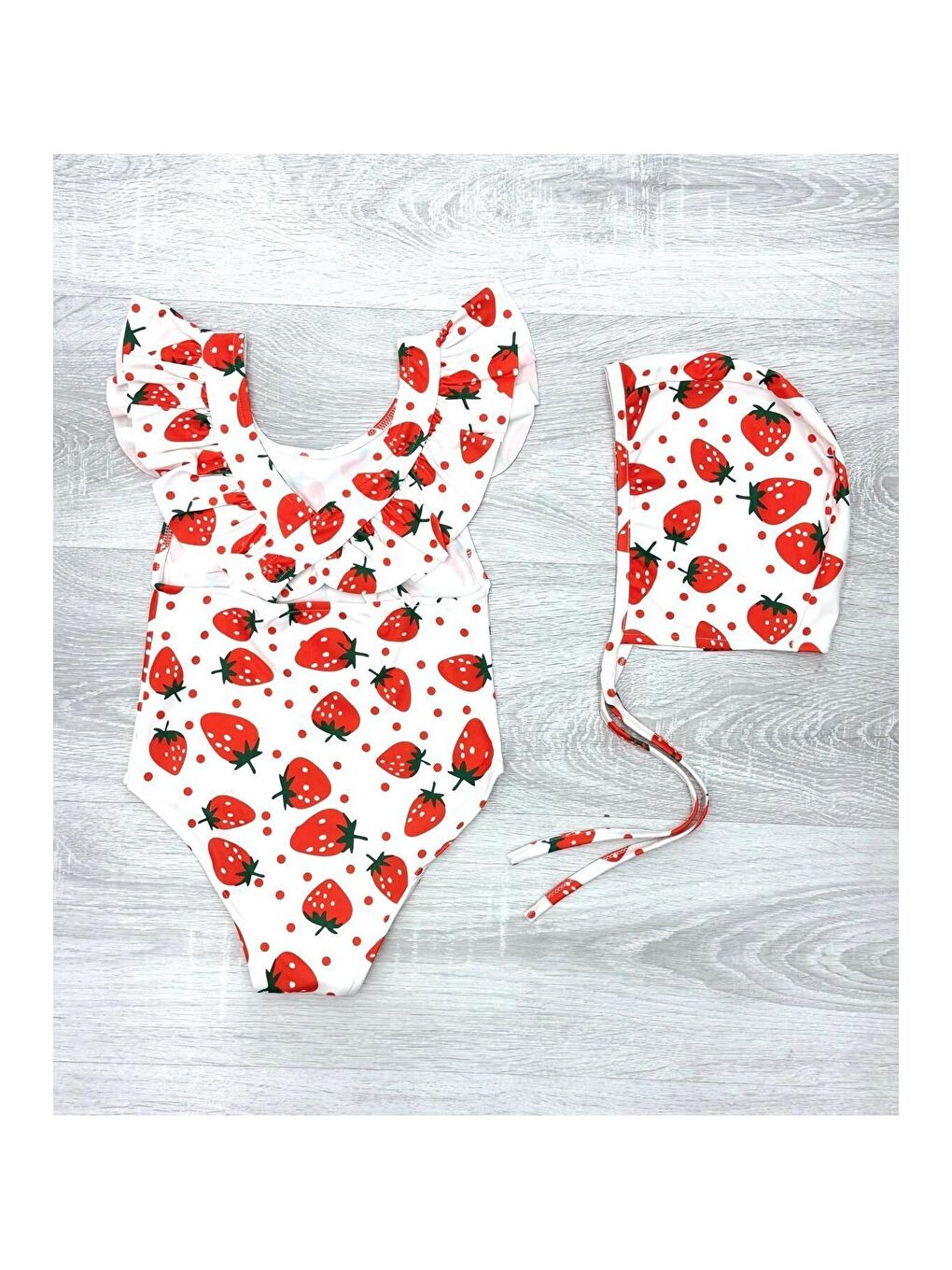 Kırmızı Sırttan Çapraz Fırfır Detaylı Boneli Kız Çocuk Mayo-1