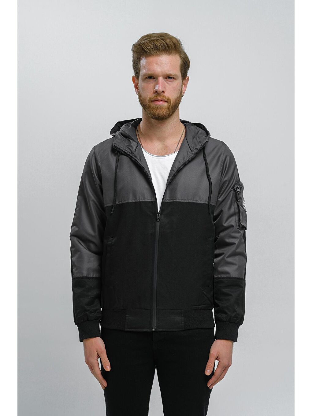 Gri Cebi Çanta Detaylı Suya Dayanıklı Dar Kesim Erkek Mevsimlik Yağmurluk