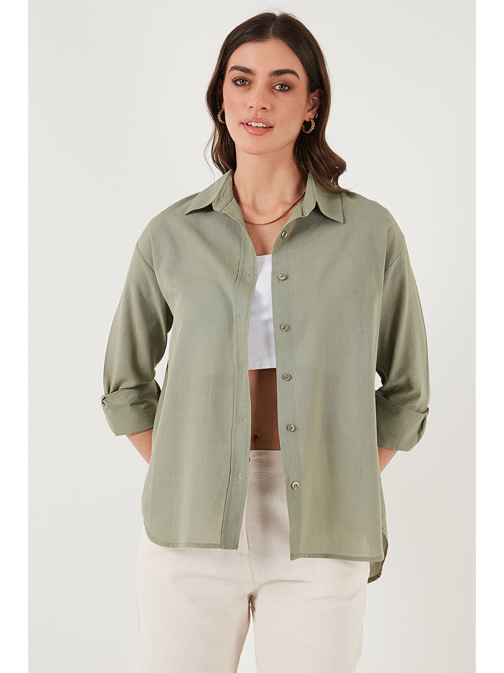 Haki Keten Ve Pamuk Karışımlı Regular Fit Önü Kısa Arkası Uzun Kadın Gömlek 6772853-1