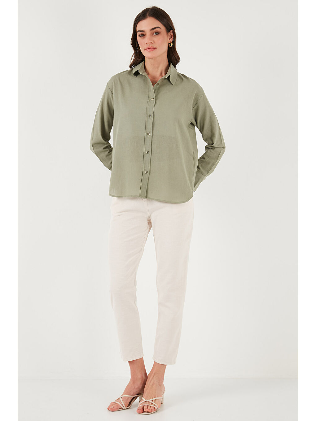 Haki Keten Ve Pamuk Karışımlı Regular Fit Önü Kısa Arkası Uzun Kadın Gömlek 6772853-2