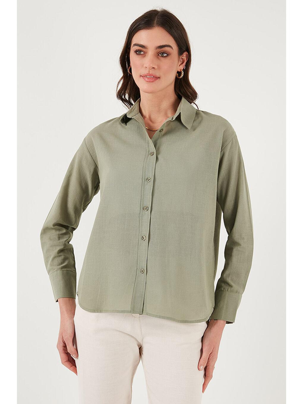 Haki Keten Ve Pamuk Karışımlı Regular Fit Önü Kısa Arkası Uzun Kadın Gömlek 6772853-4