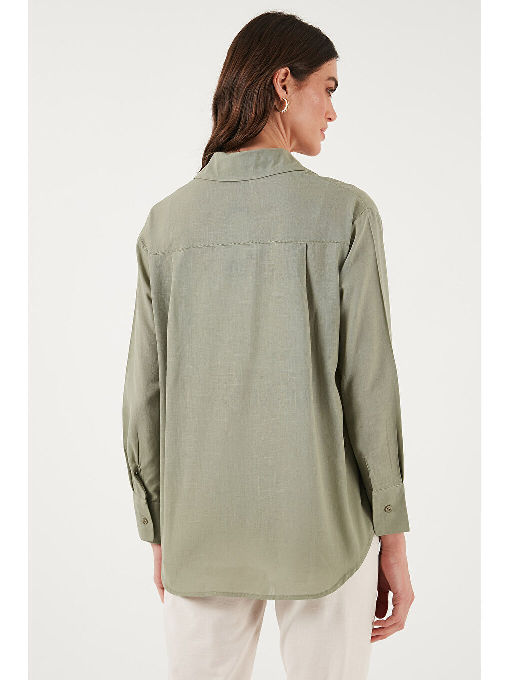 Haki Keten Ve Pamuk Karışımlı Regular Fit Önü Kısa Arkası Uzun Kadın Gömlek 6772853-6