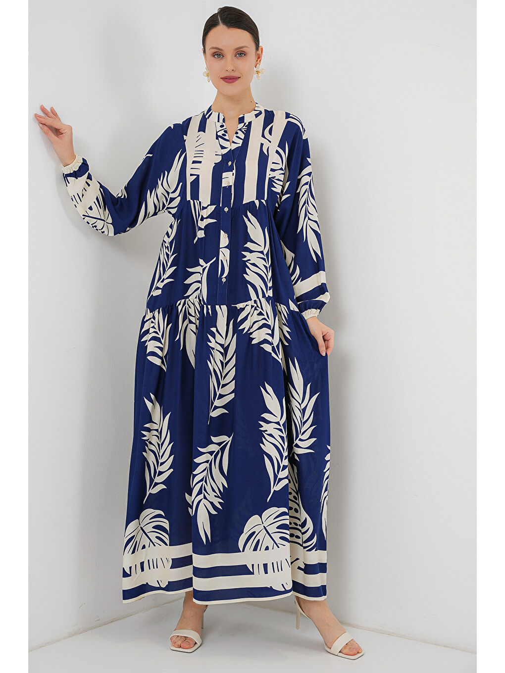 2423 Otantik Desenli Tesettür Elbise - Lacivert 3-1
