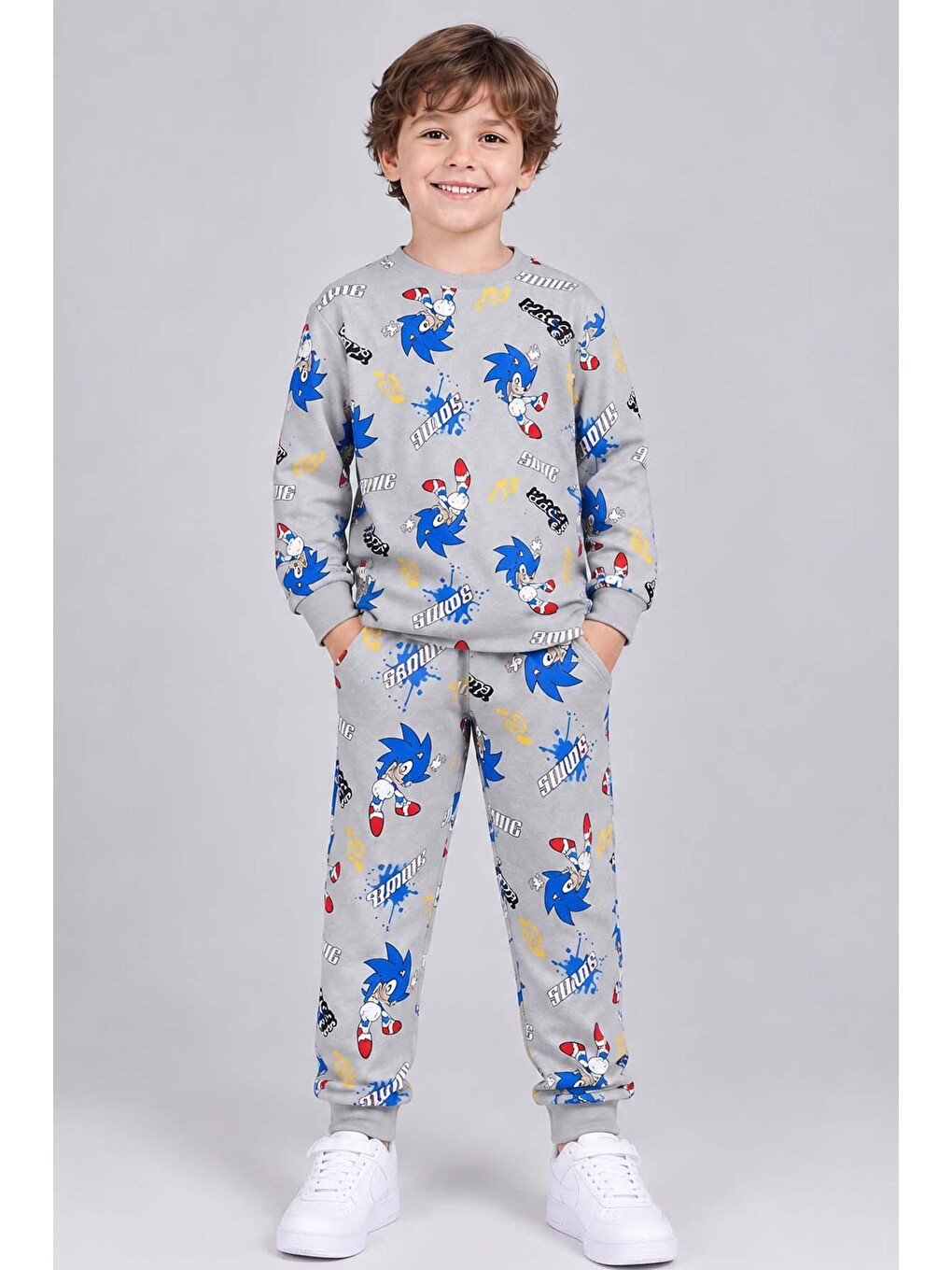 Erkek Çocuk Üzerinde Sonic Yazı Ve Karakter Baskılı Gri Pijama Takımı