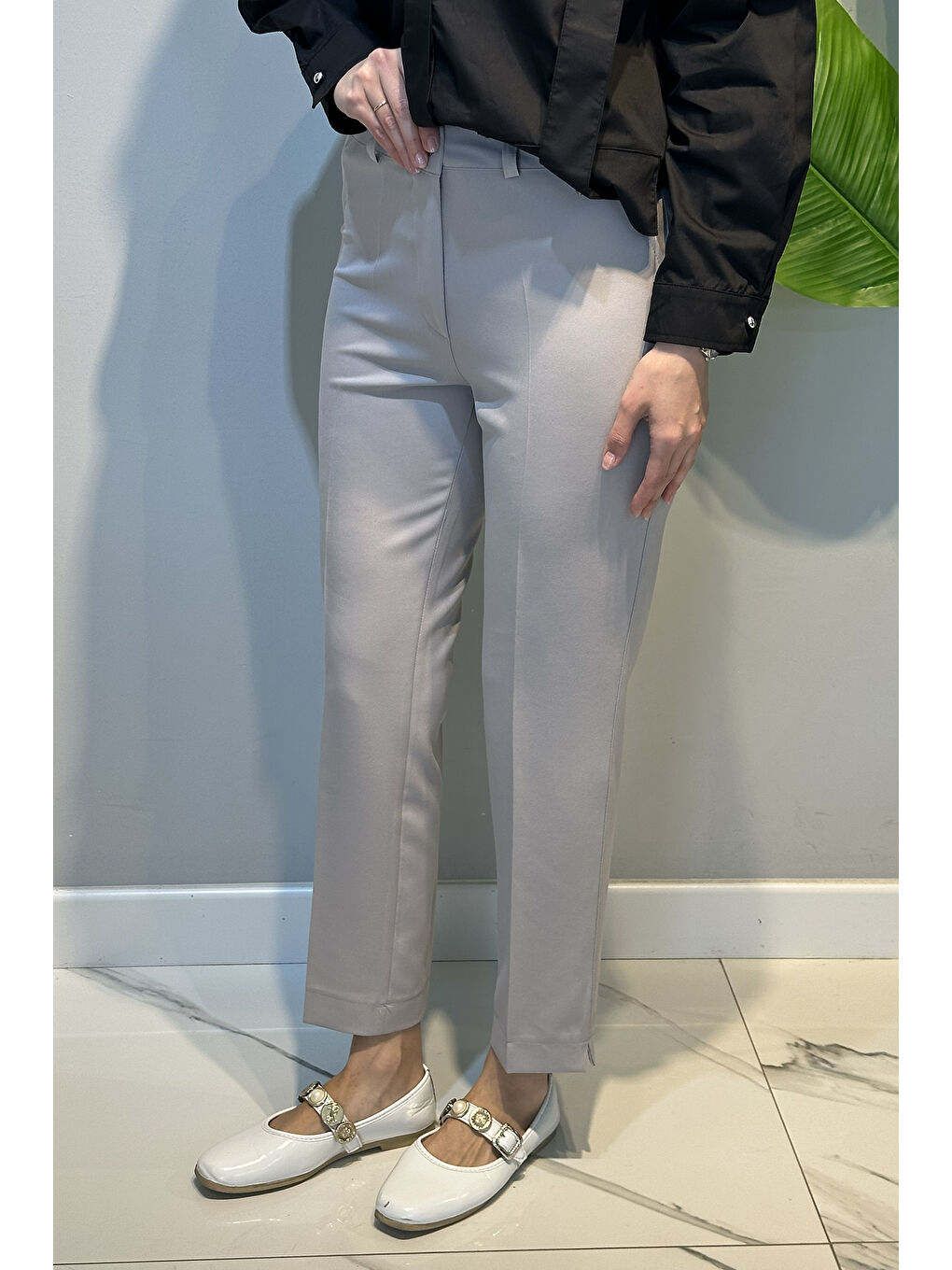 Büyük Beden Kadın Yırtmaç Detay Bilek Boy Kumaş Pantolon 07 Açık Gri-1