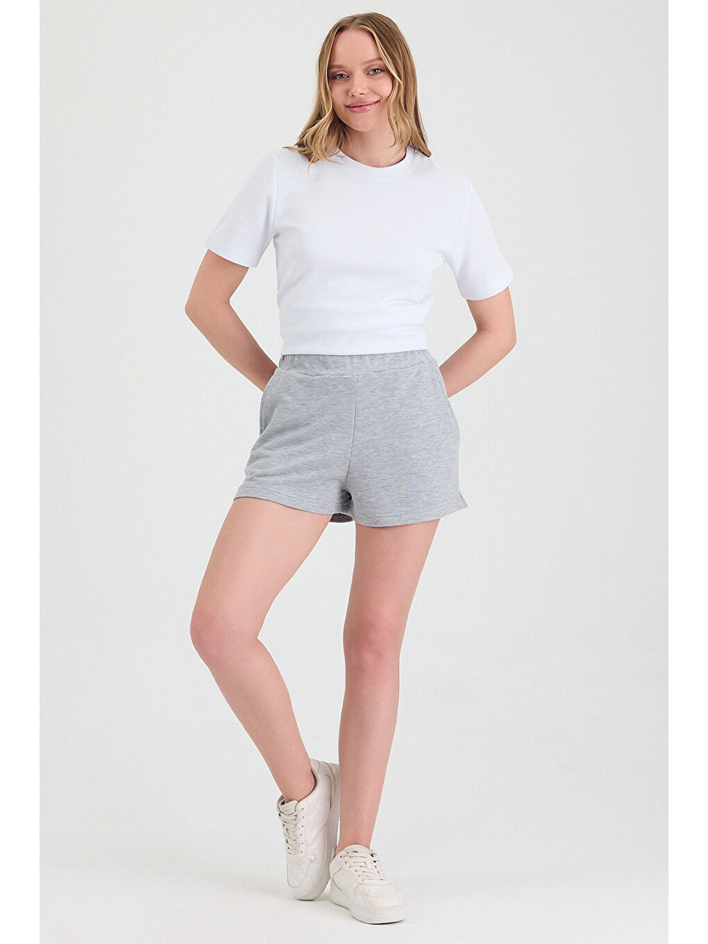 Kadın Timeless Gri Şort