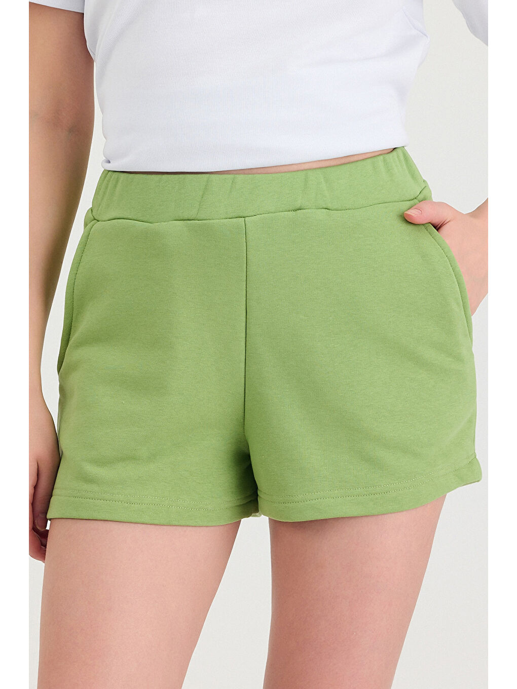Kadın Timeless Fıstık Yeşili Şort-4