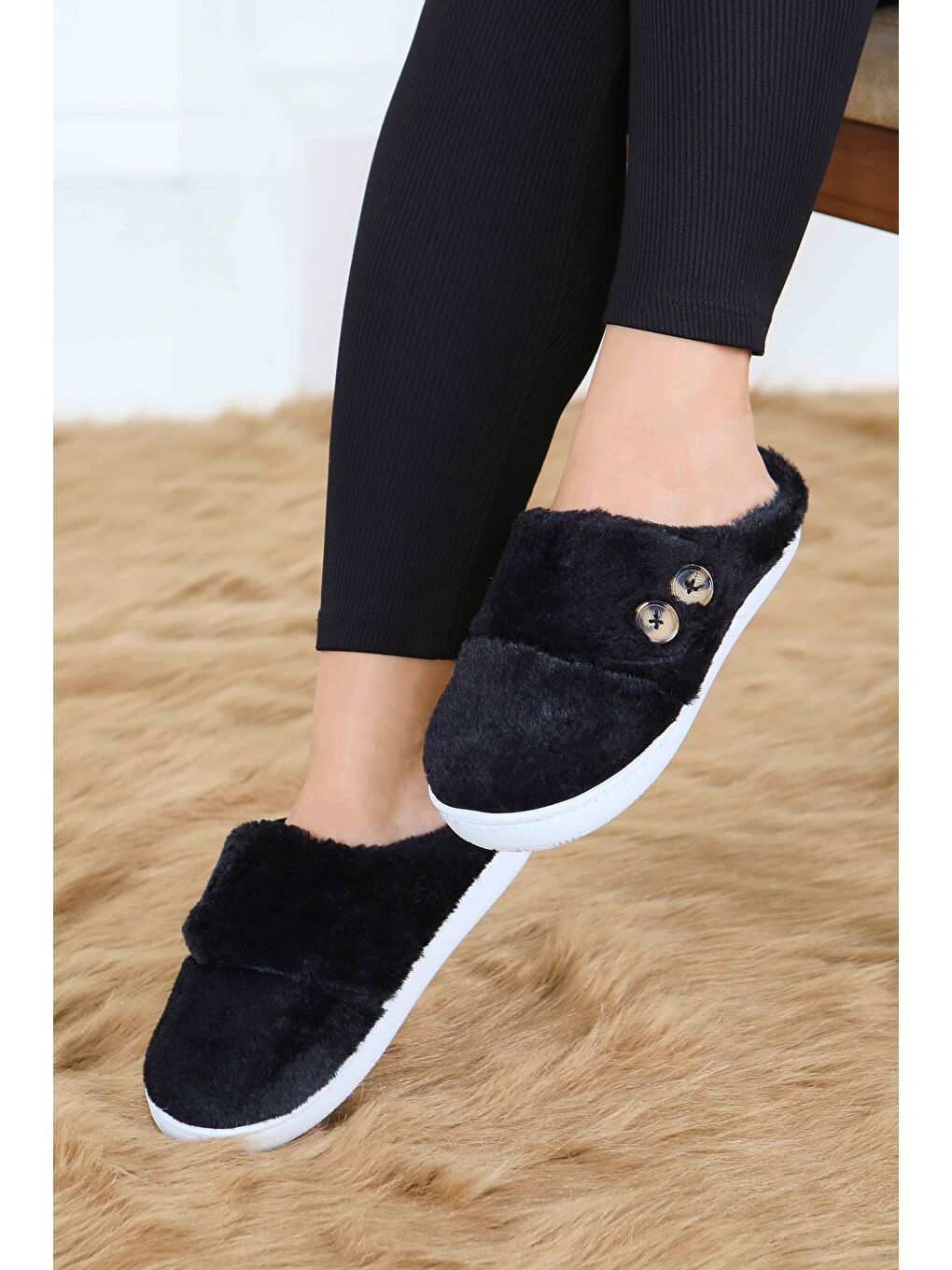 Kadın Siyah Düğmeli Düz Ev Terliği - 27777-SIYAH-1