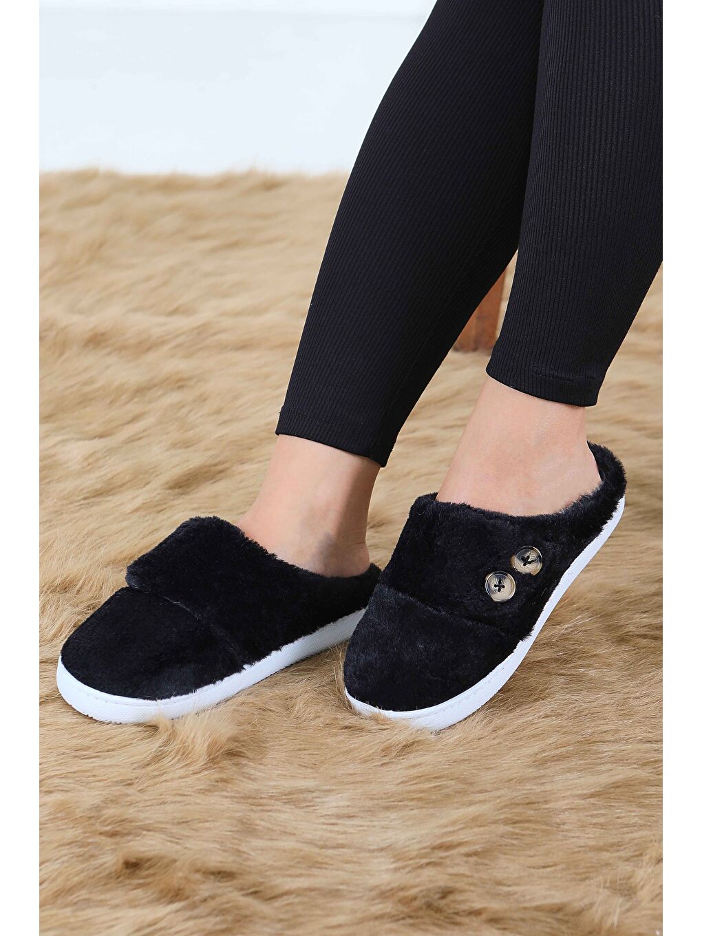 Kadın Siyah Düğmeli Düz Ev Terliği - 27777-SIYAH-2