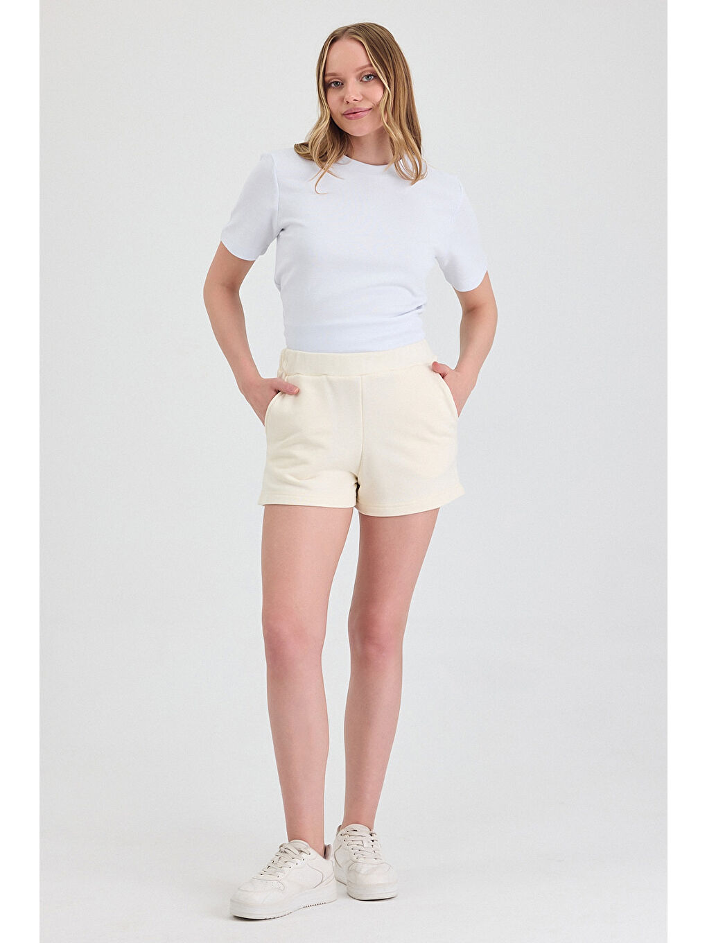 Ekru Kadın Timeless Krem Şort-2