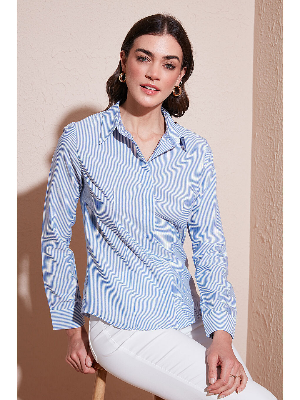 Mavi Pamuklu Slim Fit Klasik Yaka Çizgili Kadın Gömlek 6777423