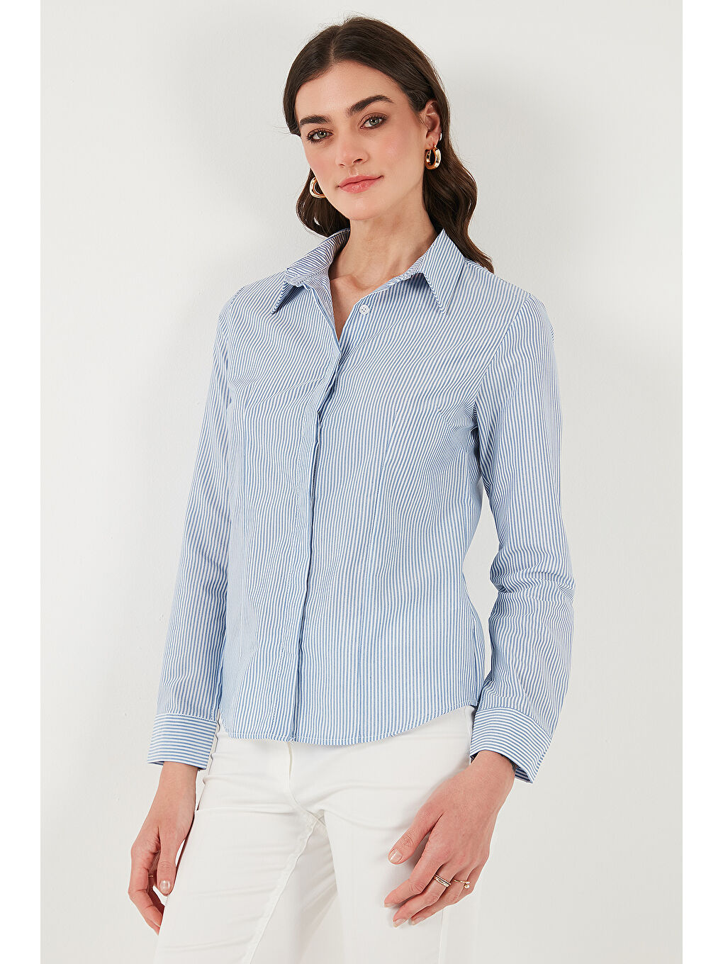 Mavi Pamuklu Slim Fit Klasik Yaka Çizgili Kadın Gömlek 6777423-3