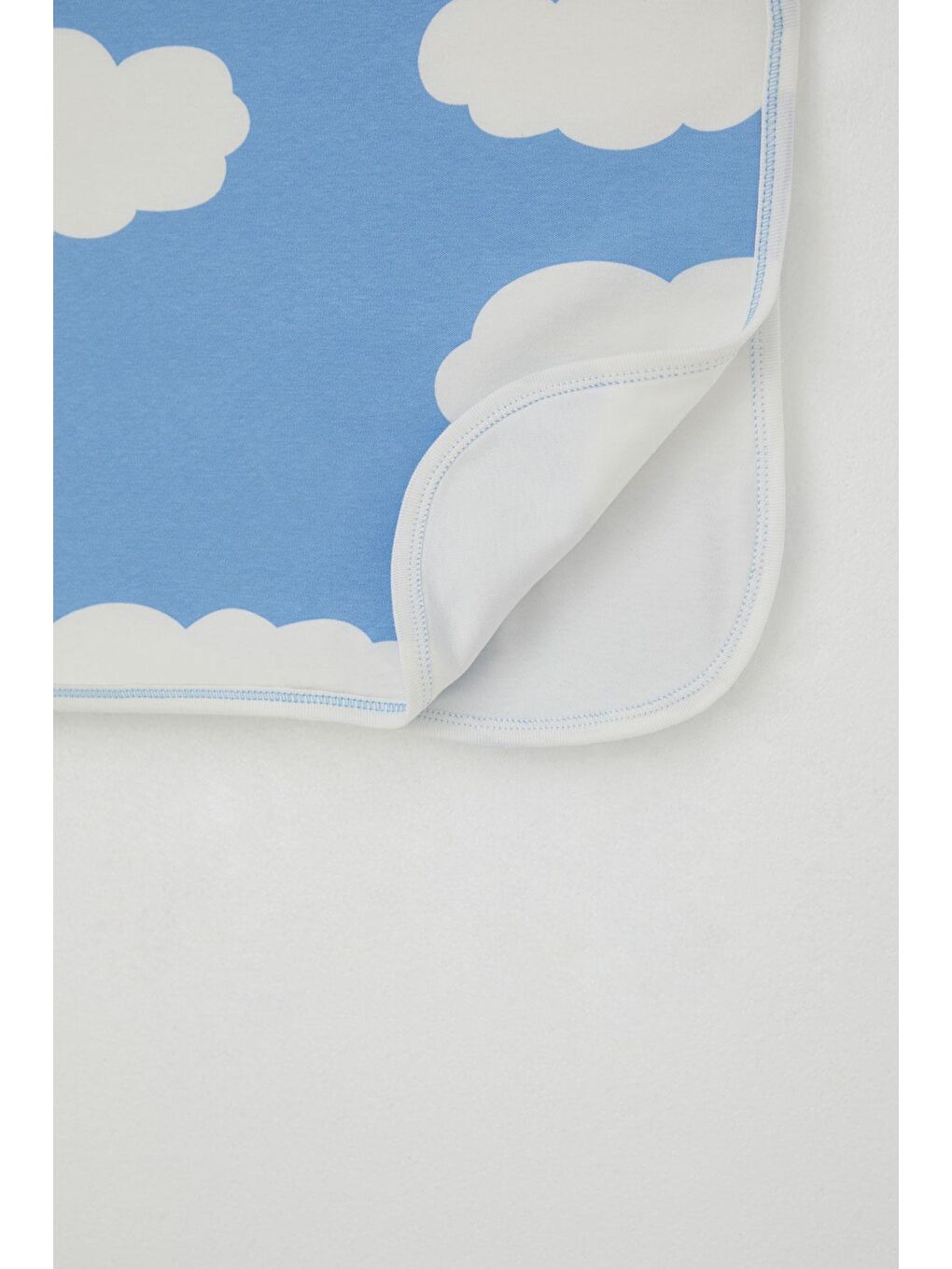 Yenidoğan Bebek Battaniyesi Bulut Desenli Mavi (80 X 90 Cm)-2