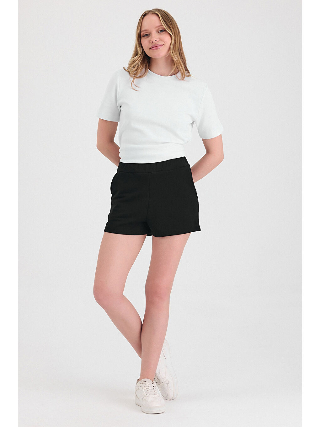 Kadın Timeless Siyah Şort-1