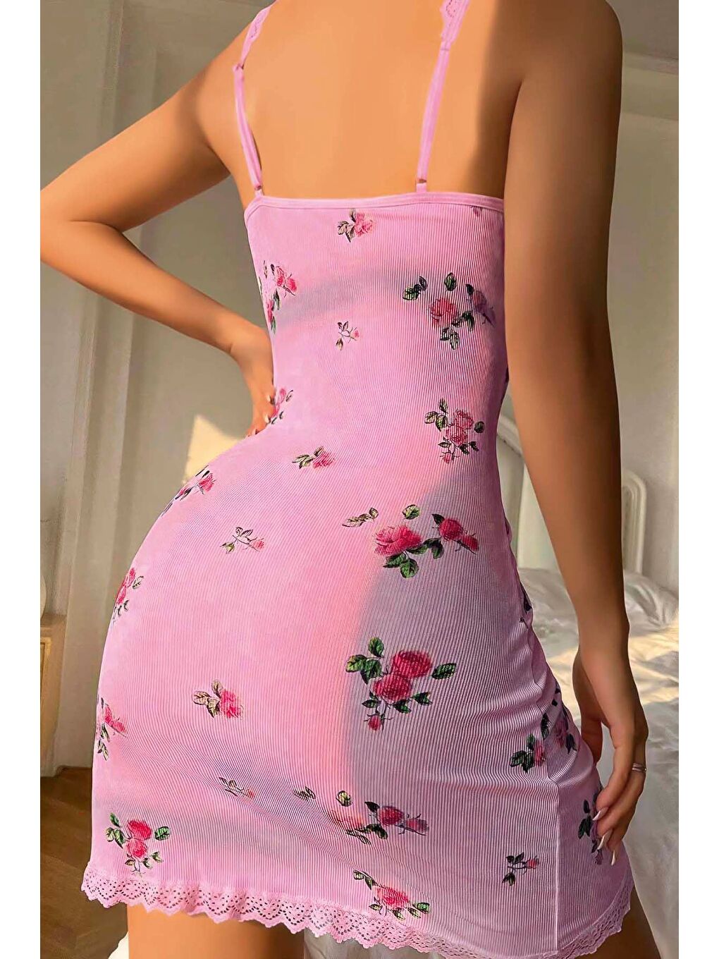 Pembe Çiçek Desenli Kalp Detaylı Dekolteli Fantezi Gecelik-1