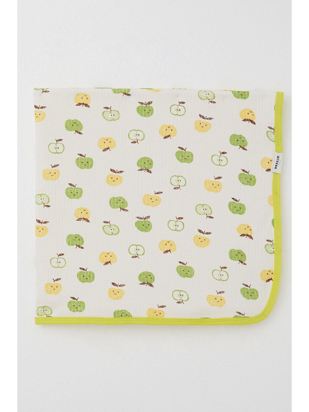 Yenidoğan Bebek Battaniyesi Sevimli Minik Elma Desenli Ekru (78 X 87 Cm)