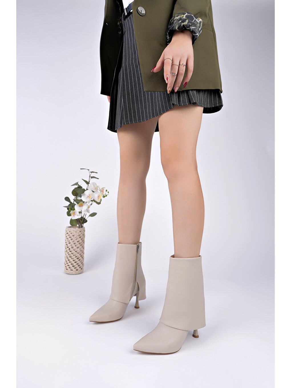 Bej MARLA Sivri Burun İnce Topuklu Fermuarlı Kadın Bot-3