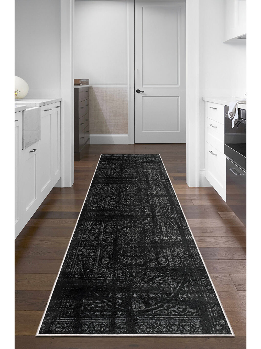 Siyah Dekoratif Özel Tasarım Yıkanabilir İnce Kaymaz Tabanlı Modern Halı KECE FR39-4