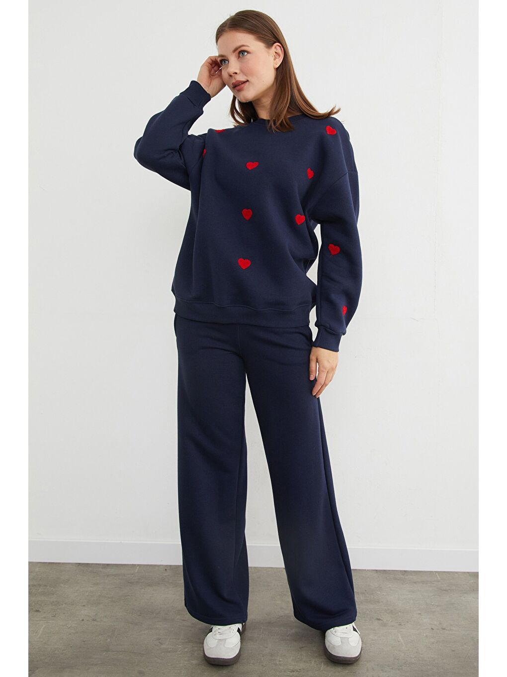 Lacivert 3 İplik Kalp Nakışlı Oversize Sweatshirt-3