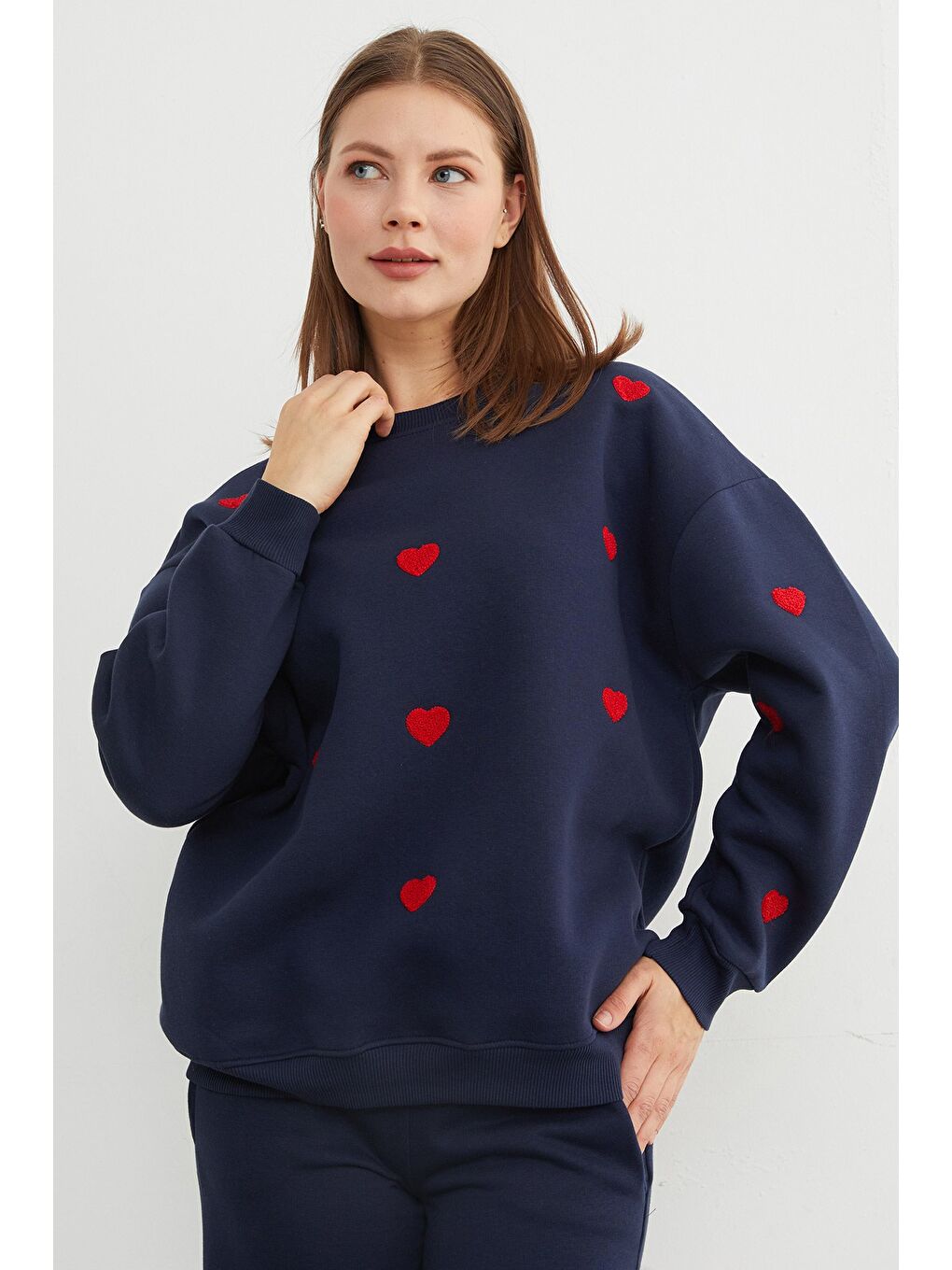 Lacivert 3 İplik Kalp Nakışlı Oversize Sweatshirt-4