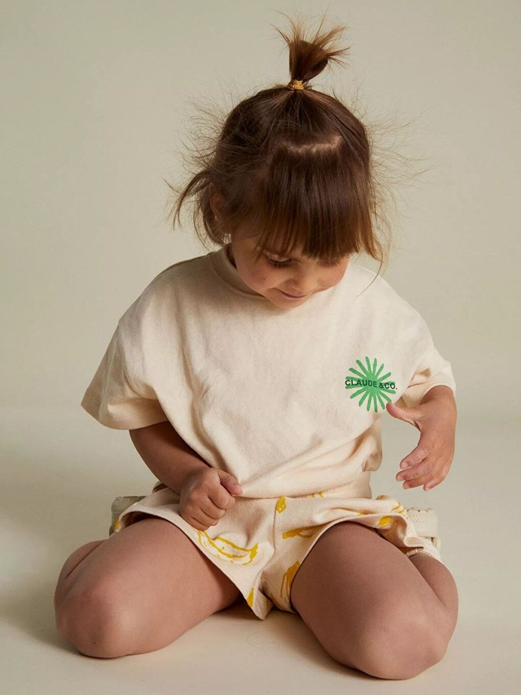 Beyaz Kız Çocuk Pamuklu Ekru Muz Desenli T-Shirt Ve Şort Takım-2