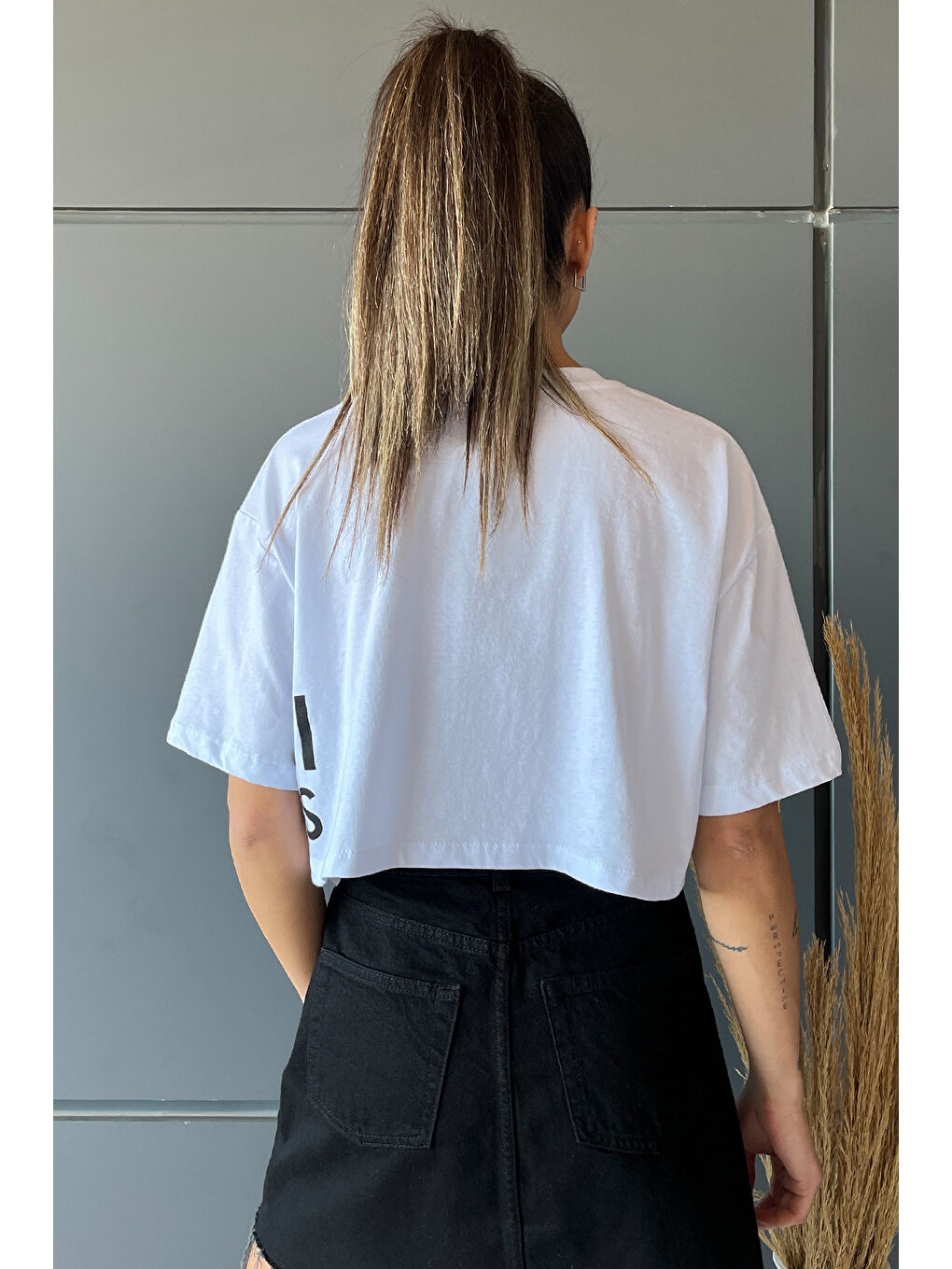 Beyaz Baskılı Bisiklet Yaka Kadın Tişört-4