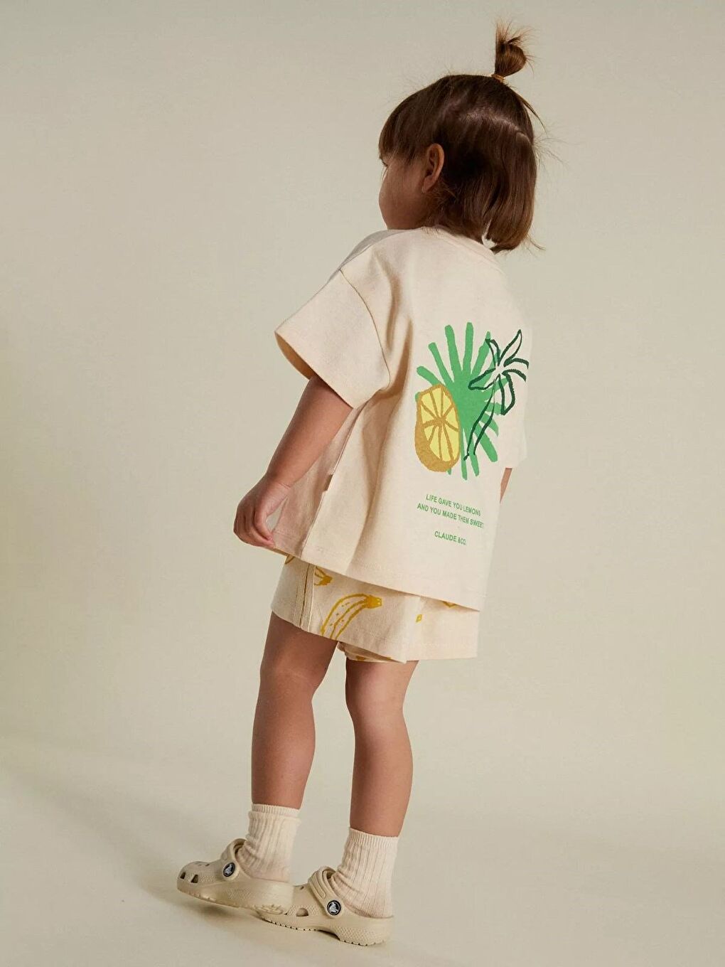 Beyaz Kız Çocuk Pamuklu Ekru Muz Desenli T-Shirt Ve Şort Takım-3