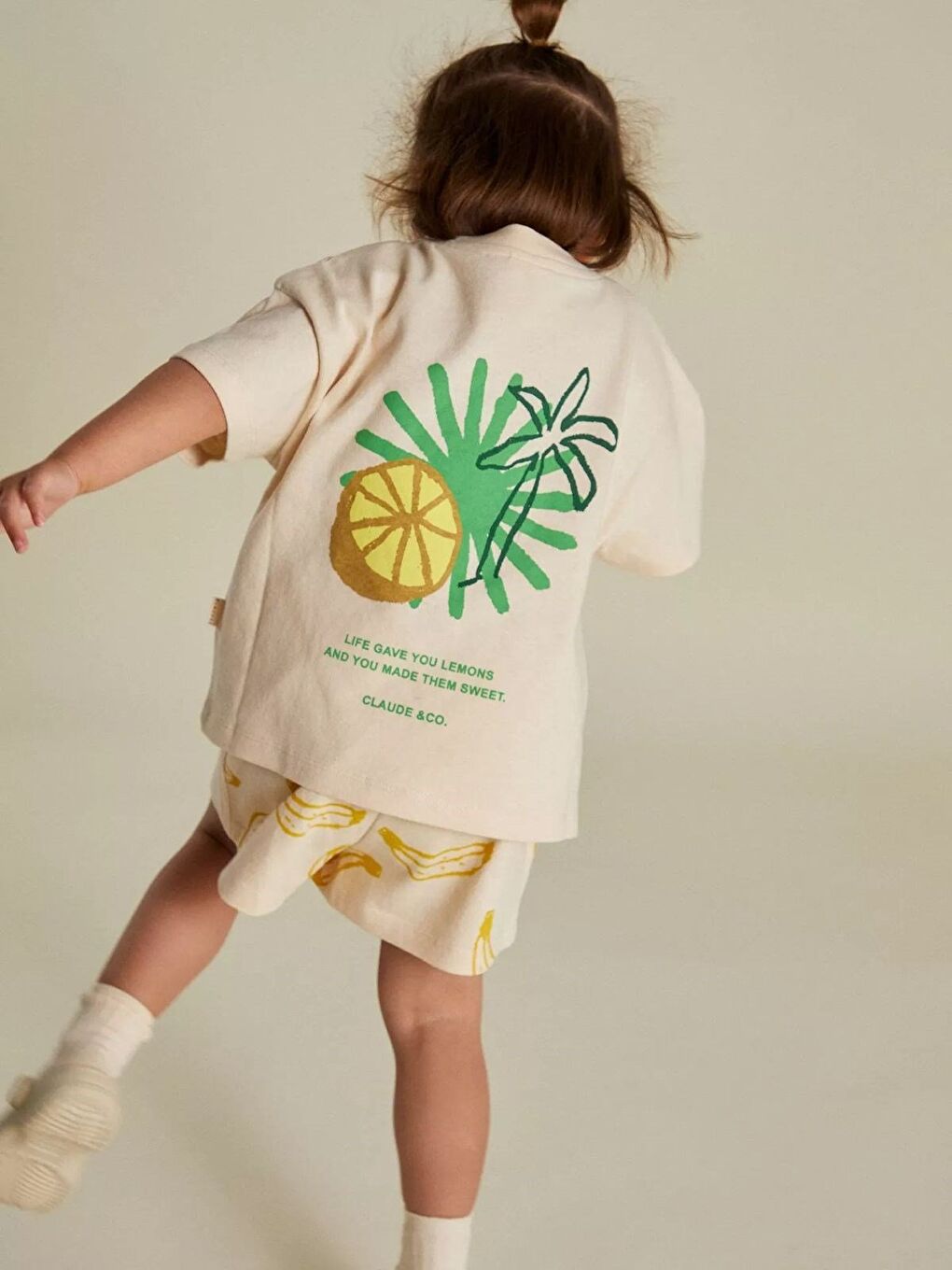 Beyaz Kız Çocuk Pamuklu Ekru Muz Desenli T-Shirt Ve Şort Takım-4