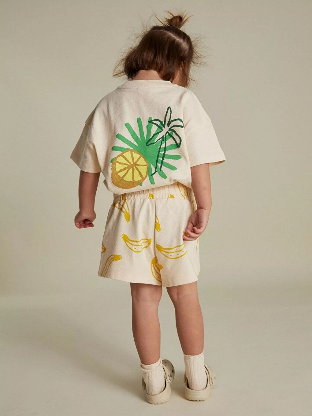 Beyaz Kız Çocuk Pamuklu Ekru Muz Desenli T-Shirt Ve Şort Takım-5