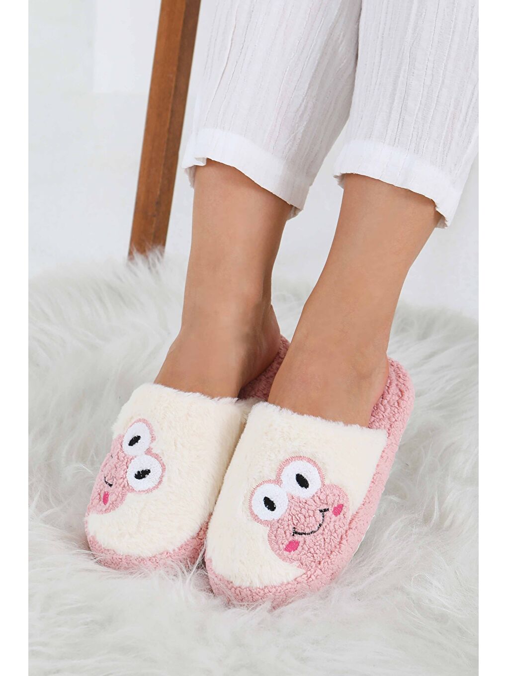 Kadın Pembe Kurbağa İşlemeli Ev Terliği - 27779-PEMBE-1