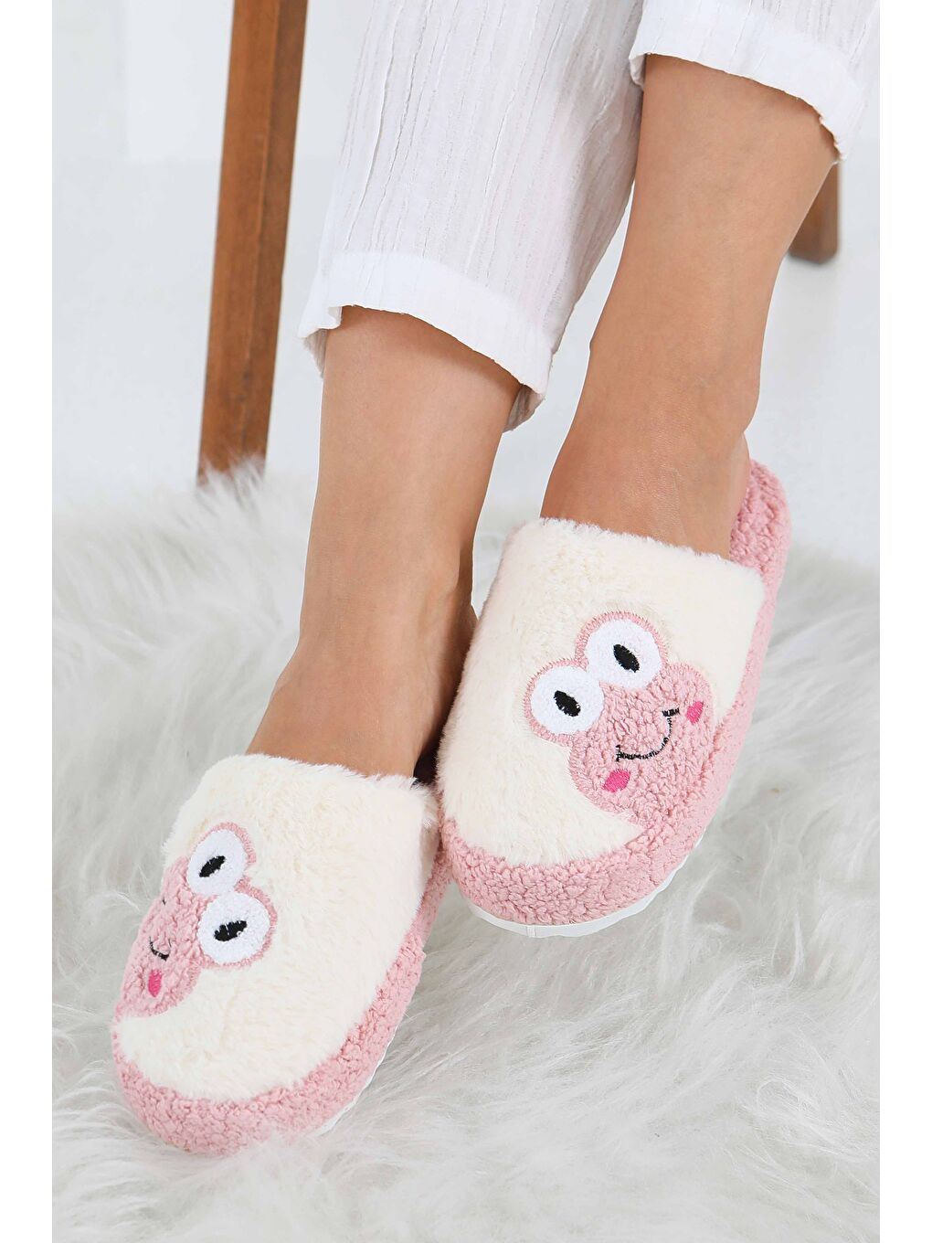 Kadın Pembe Kurbağa İşlemeli Ev Terliği - 27779-PEMBE-2