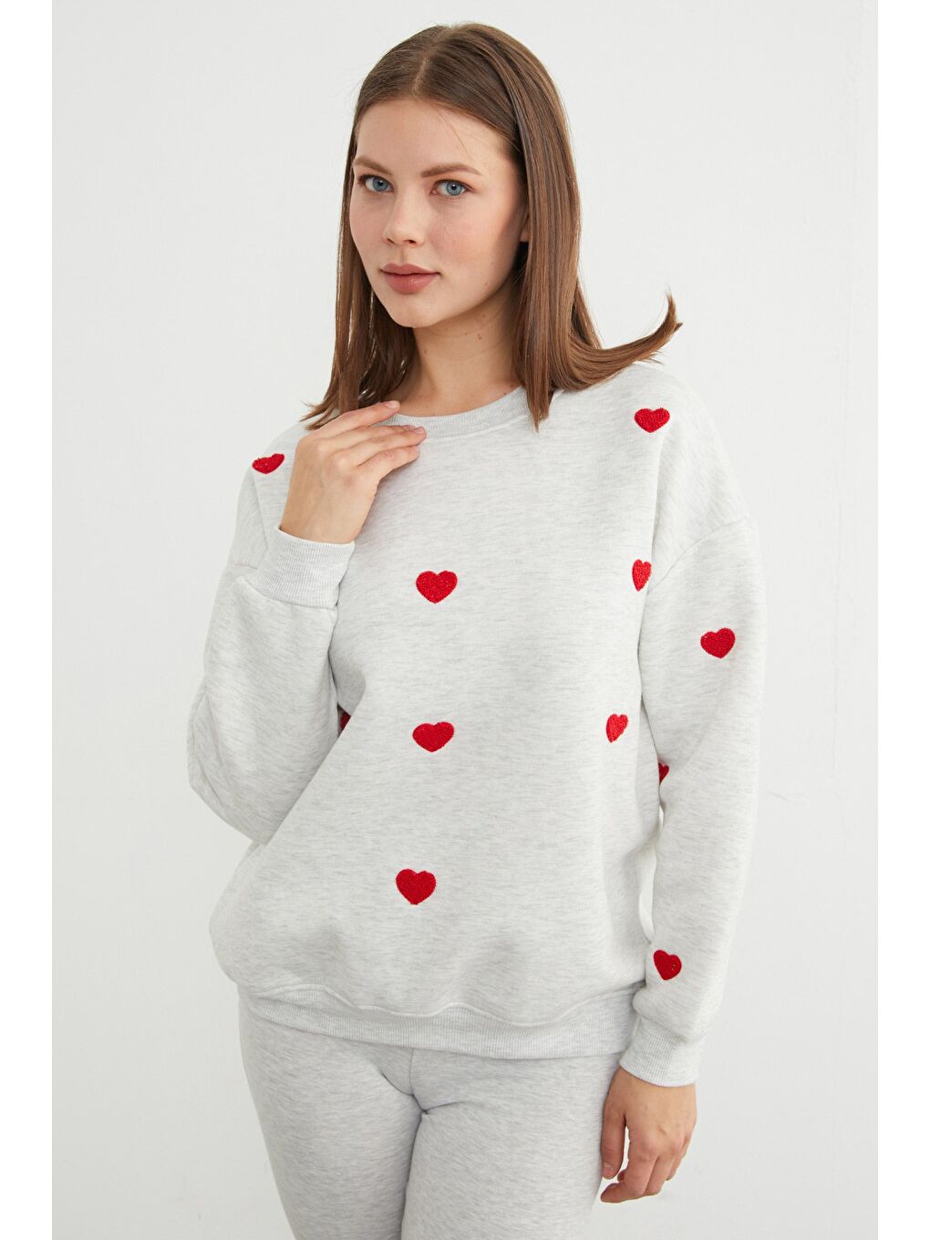 Gri 3 İplik Kalp Nakışlı Oversize Sweatshirt-3