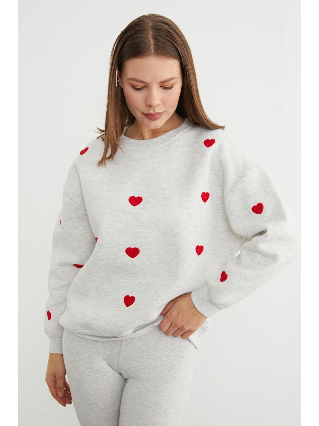 Gri 3 İplik Kalp Nakışlı Oversize Sweatshirt-4