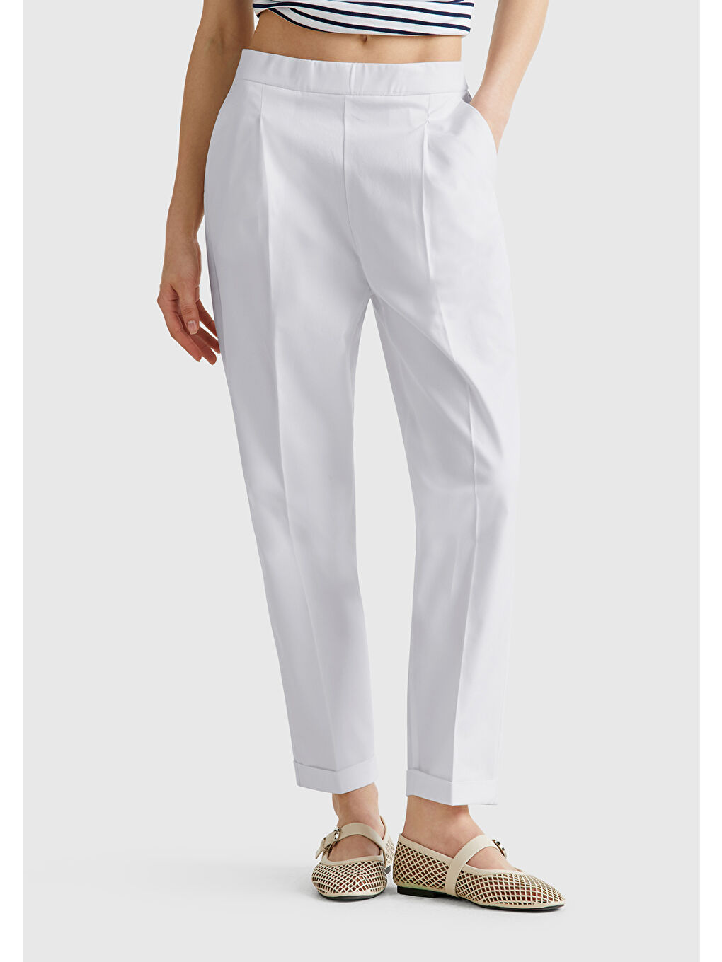 Kadın Beyaz Streç Pamuklu Arka Beli Lastikli Cepli Pantolon