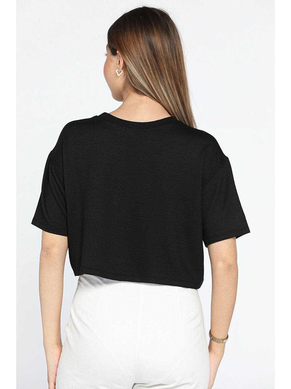 GÜLSELİ Siyah Bisiklet Yaka Oversize Basic Crop Top Tişört - 3