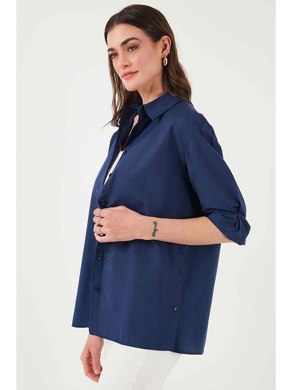 Lacivert Pamuklu Regular Fit İliklenebilen Yırtmaç Detaylı Kadın Gömlek 6772920-5