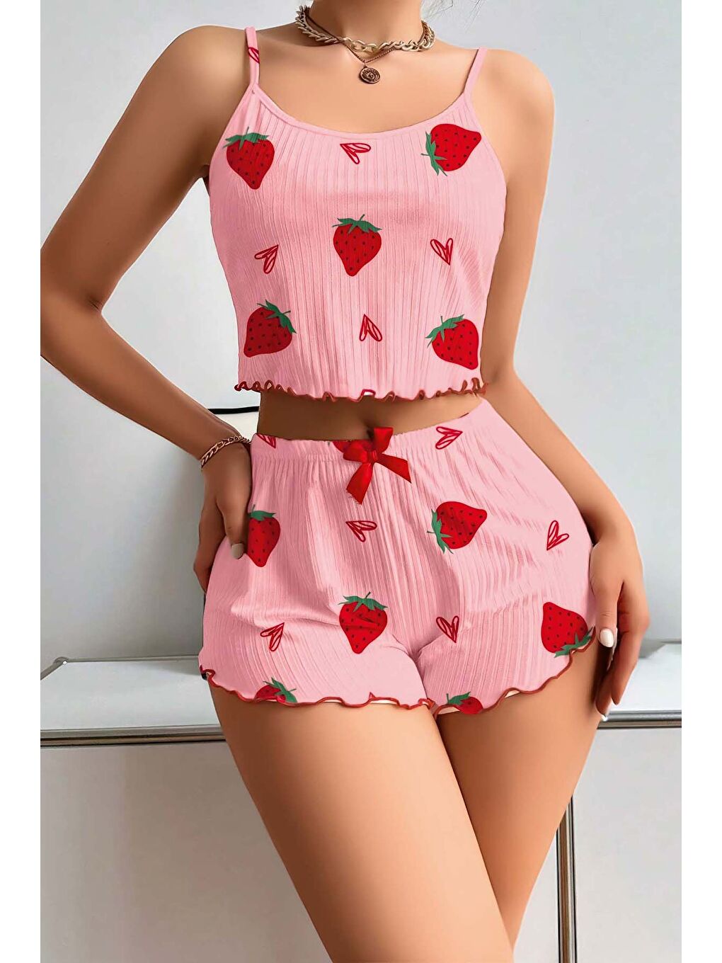 Pembe Çilek Desenli Fırfırlı Şortlu Pijama Takımı