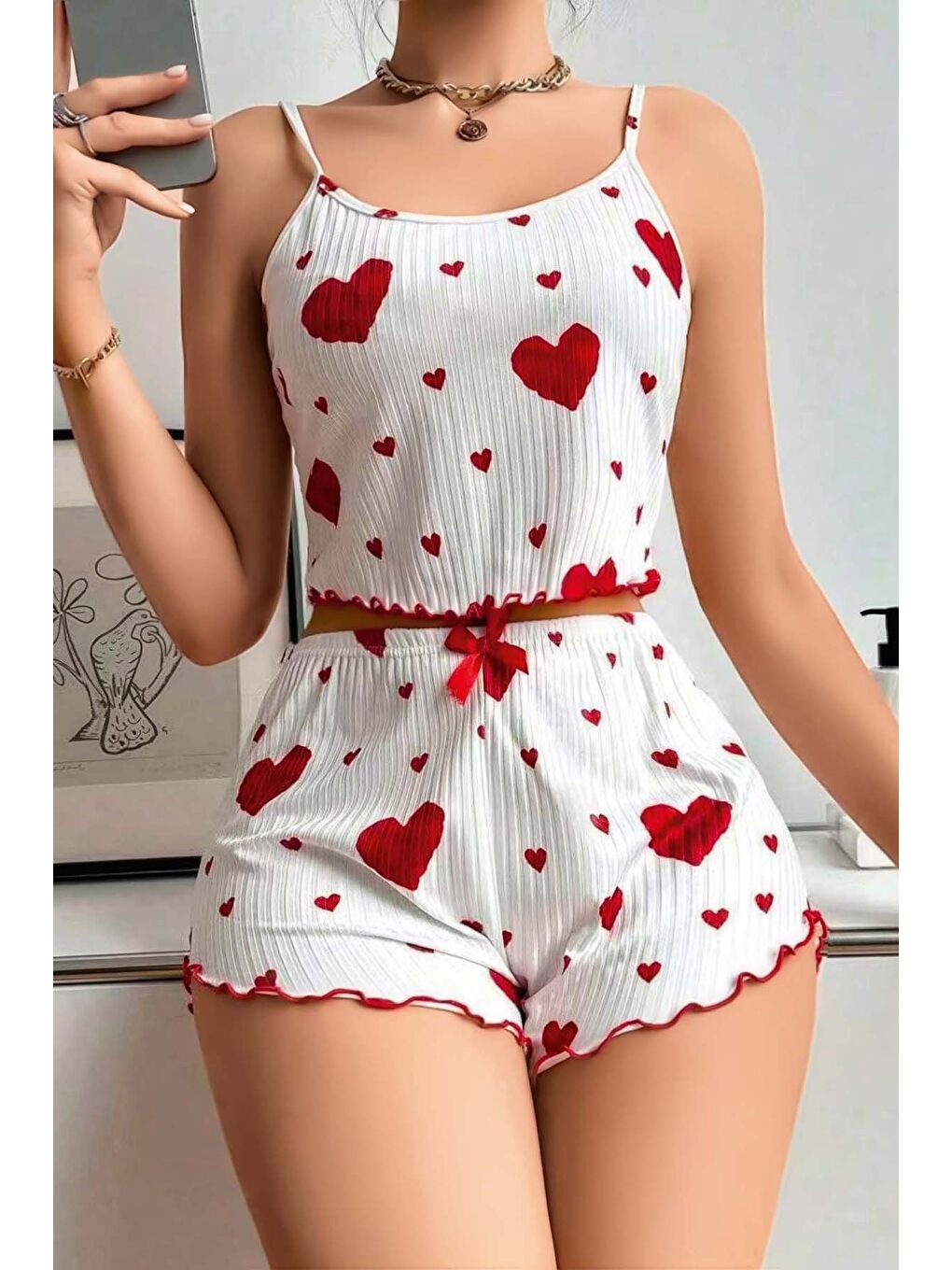Beyaz Kalp Desenli İp Askılı Şortlu Pijama Takımı